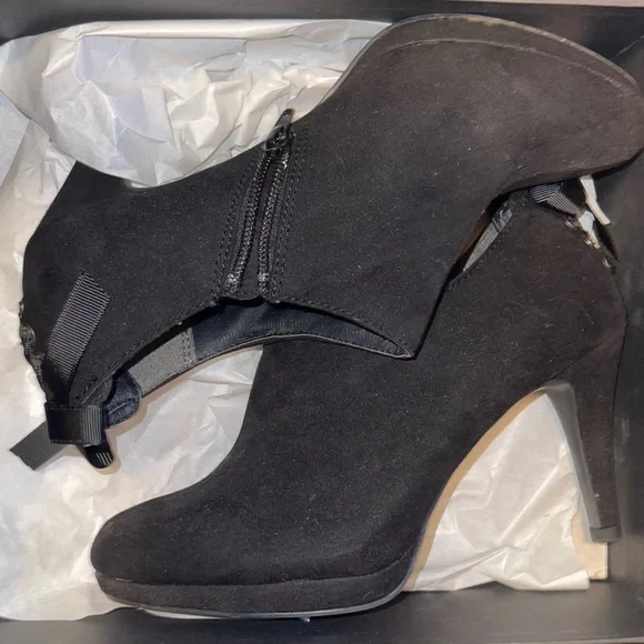 Louis Black suede heel boots size 7.5 by Nicolette by Stevens - Picture 3 of 5